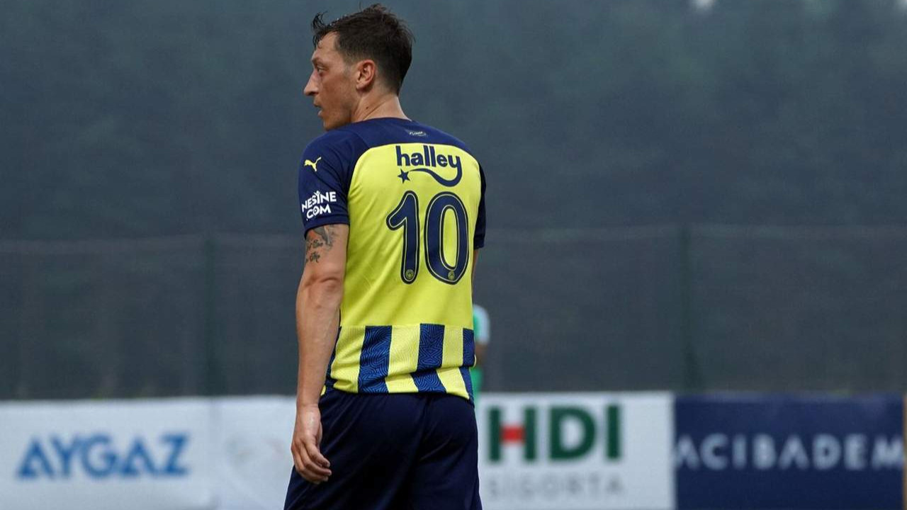 Fenerbahçe'de Mesut Özil için sürpriz karar