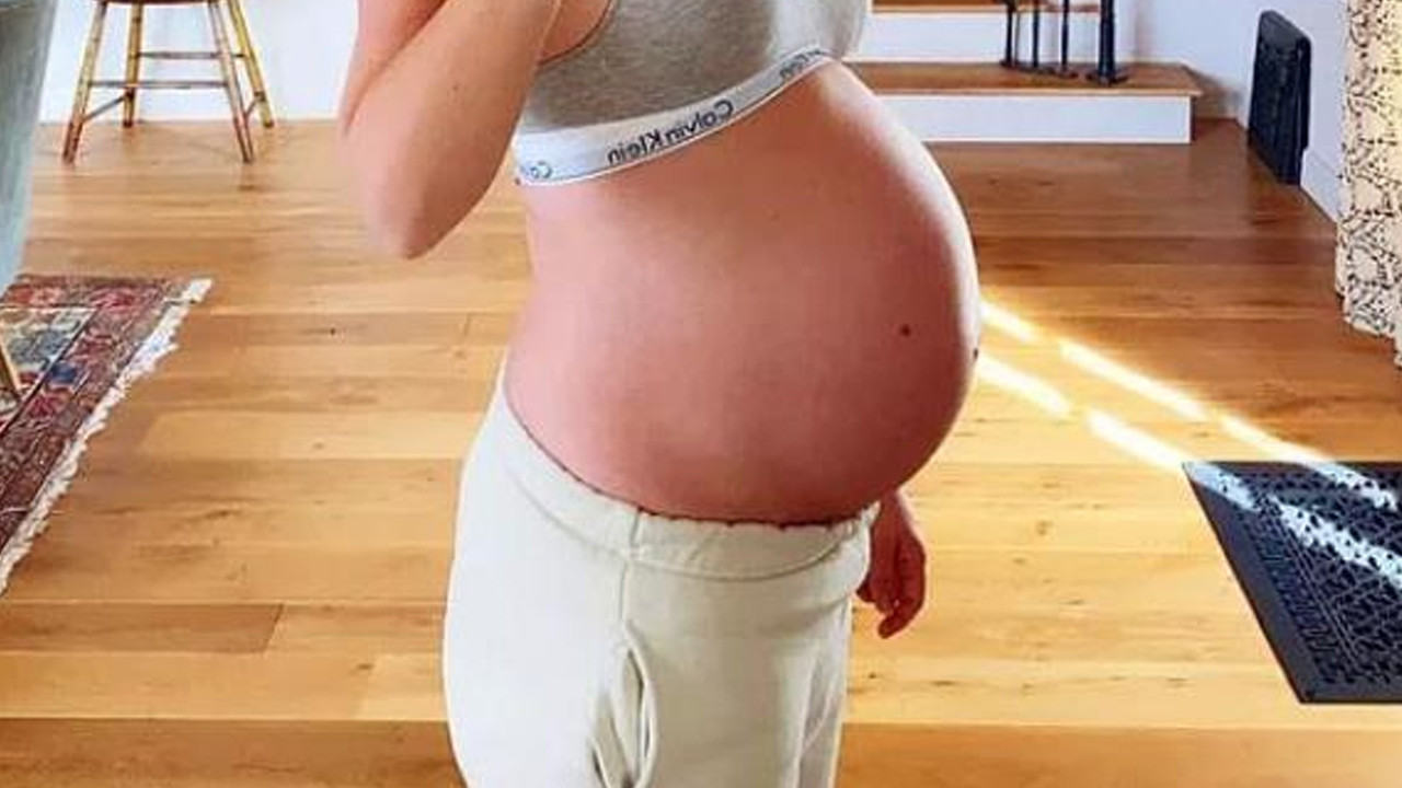 TikTok fenomeni kadın byıl cinsel ilişkiye girmemesine rağmen hamile kaldığını iddia etti