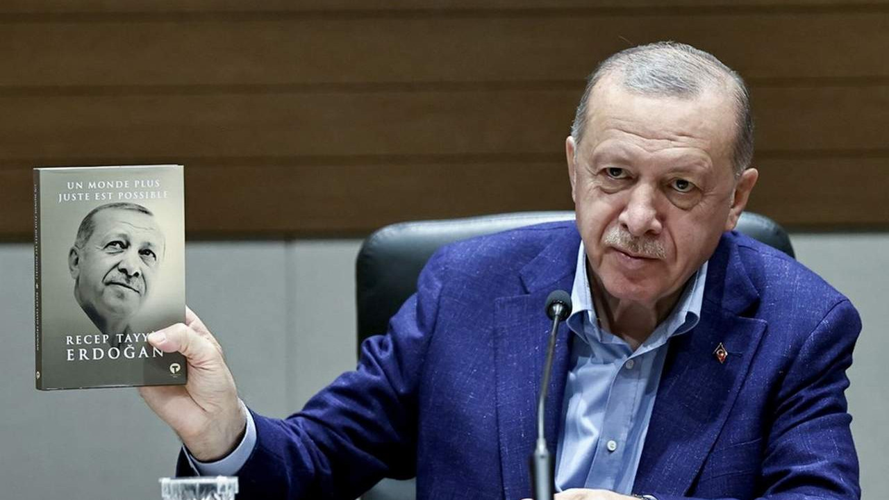 Erdoğan Fransızca kitabı böyle tanıttı: ''Görüldüğü gibi bu da İngilizcesi''
