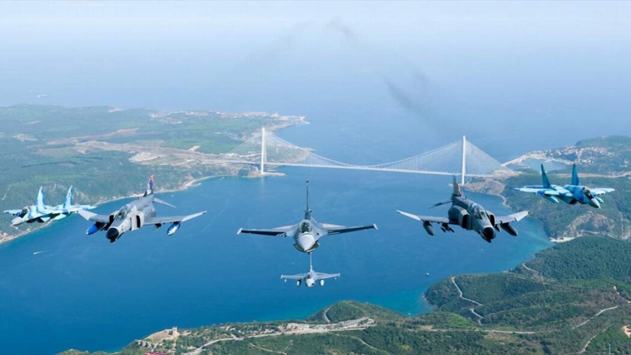 İstanbul Boğazı'nda nefes kesen anlar!