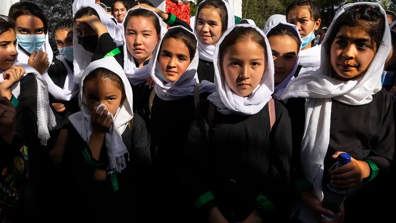 Taliban'dan ''kız öğrenci'' açıklaması