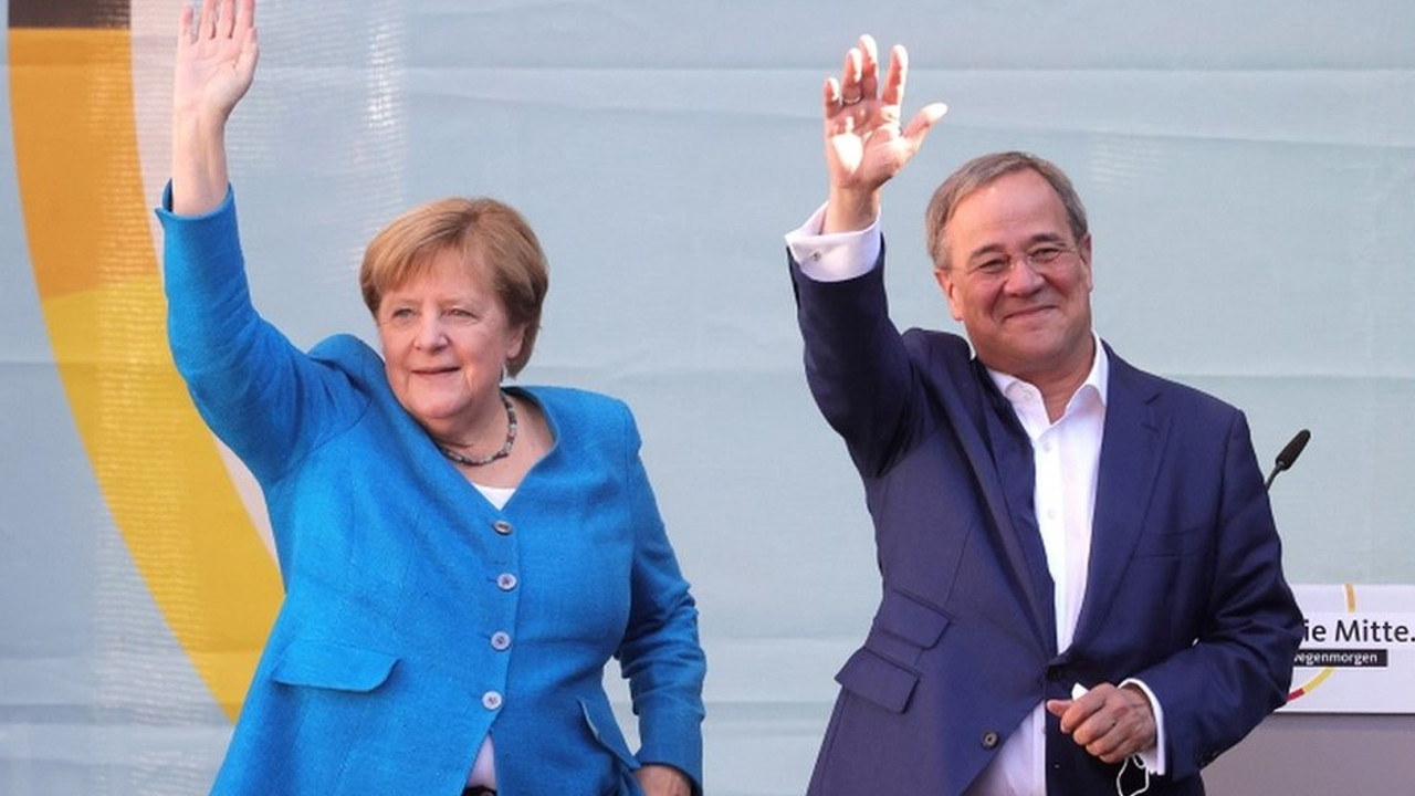 Almanya'da halk sandık başında! Merkel veda ediyor