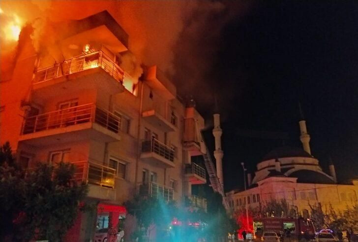 Öfkeli koca binayı ateşe verdi, mahalleli sokağa döküldü - Resim: 1
