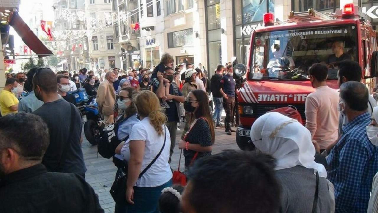 İstiklal Caddesi’nde yangın paniği