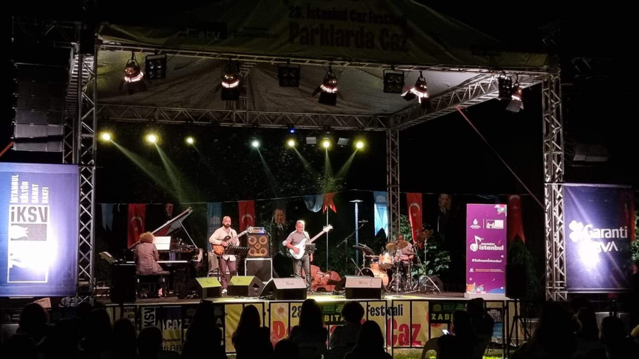 Beşiktaş’ta ‘Caz Festivali’ Sanatçılar Parkı’nda vatandaşları coşturdu