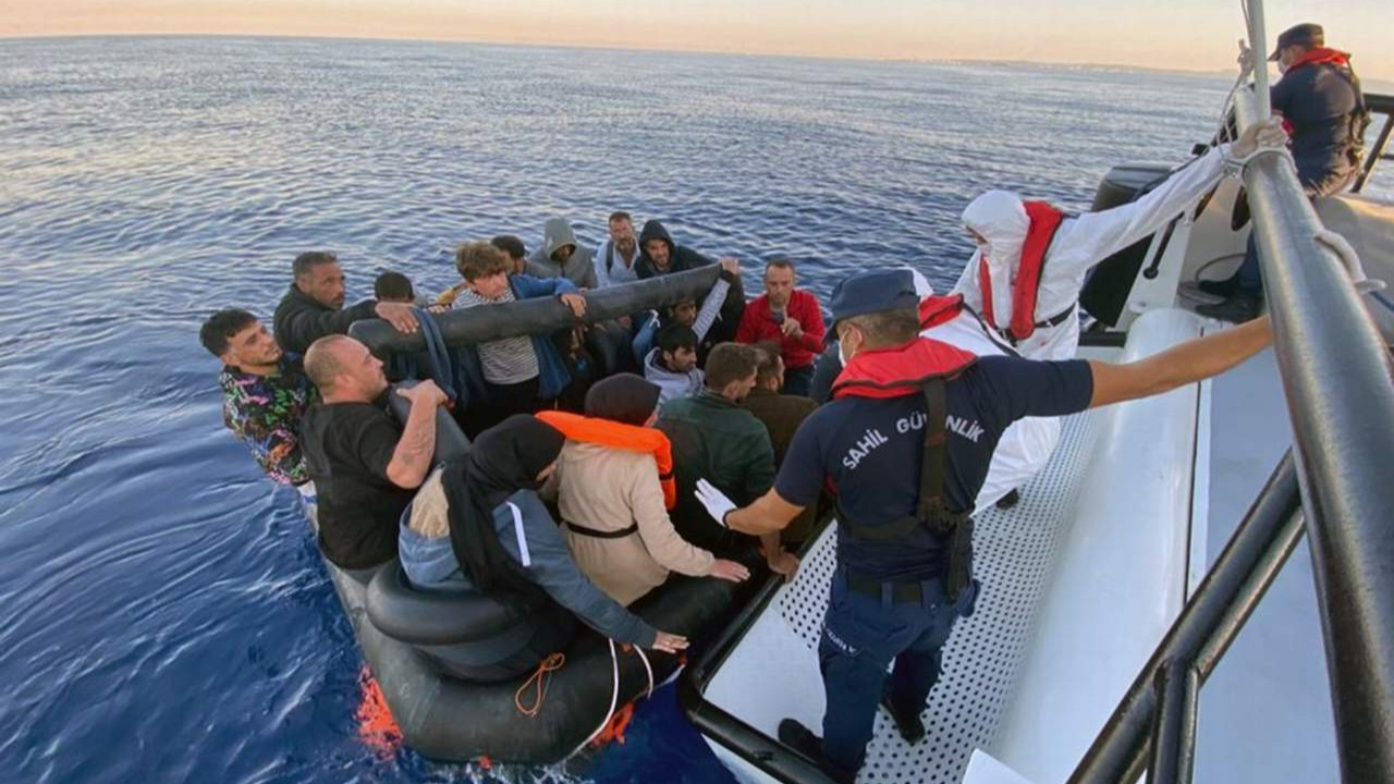 Ege'de 57 düzensiz göçmen daha kurtarıldı