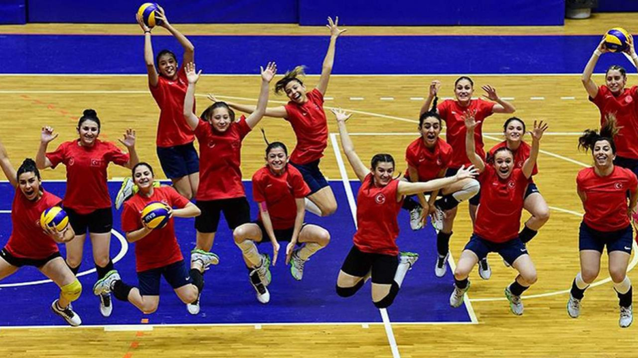 İşitme engelli kadın voleybol takımı, Dünya Şampiyonası'nda yarı finalde