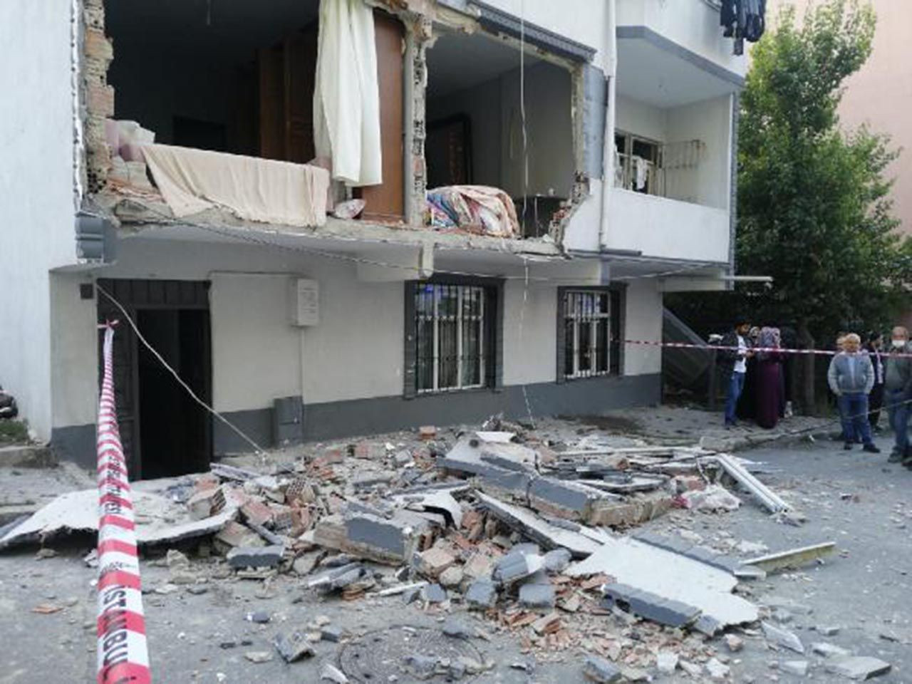 İstanbul'da büyük patlama! Ortalık savaş alanına döndü - Resim: 3