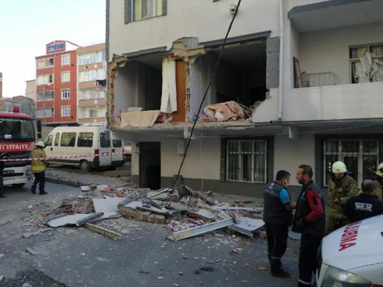 İstanbul'da büyük patlama! Ortalık savaş alanına döndü - Resim: 4