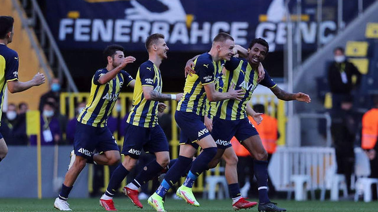 Kasımpaşa engelini de aşan Fenerbahçe liderlik koltuğuna oturdu