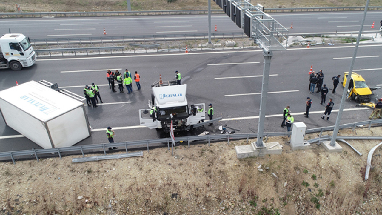 Kuzey Marmara Otoyolu'nda kafa kafaya facia: Ölü ve yaralılar var