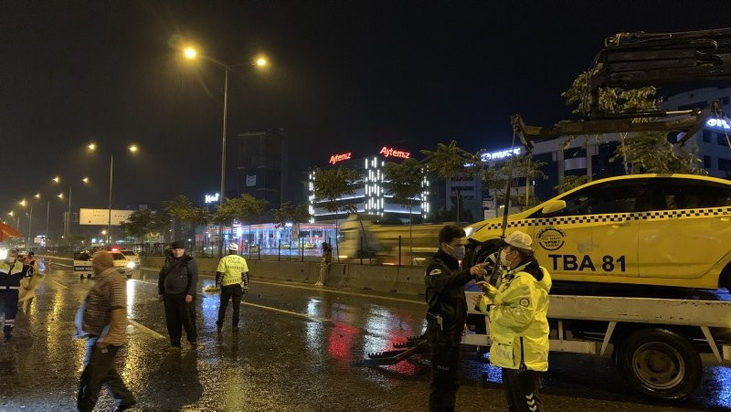 İstanbul'da zincirleme kaza: Yaralılar var