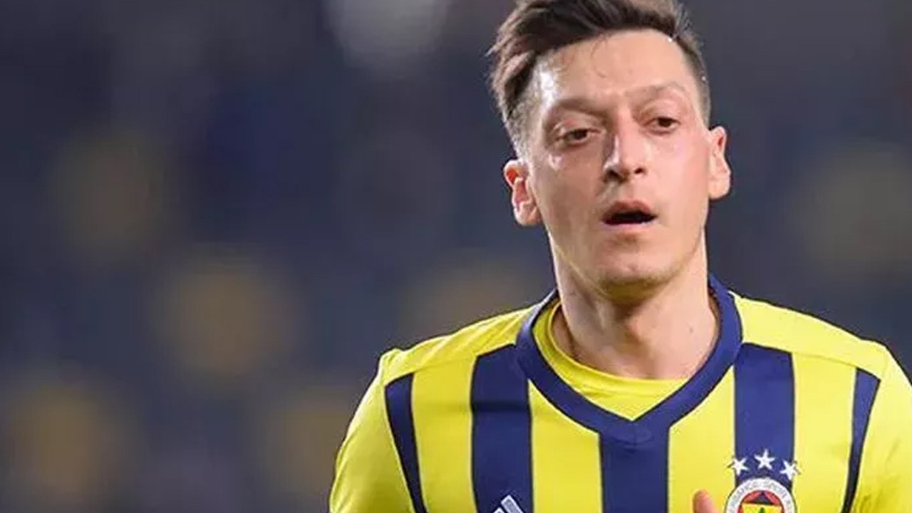 Fenerbahçeli taraftarlardan Mesut Özil'e tepki