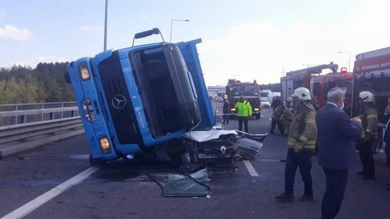 Kuzey Marmara Otoyolu'nda korkunç kaza: TIR otomobili kağıt gibi ezdi