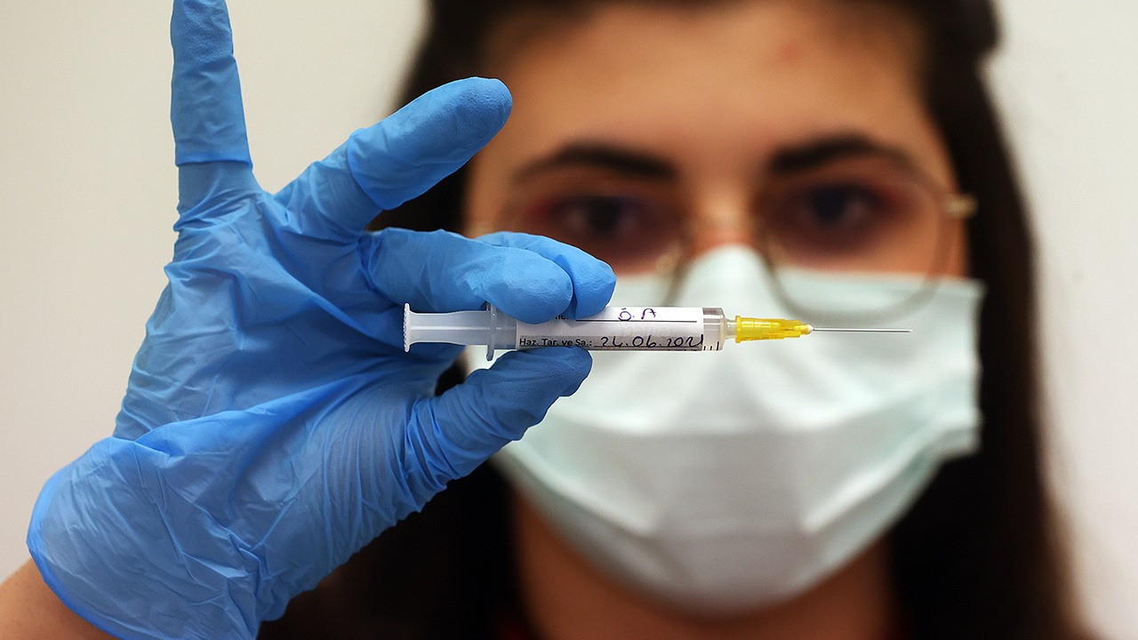 Yerli koronavirüs aşısından müjdeli haber! Başhekim sonuçları paylaştı