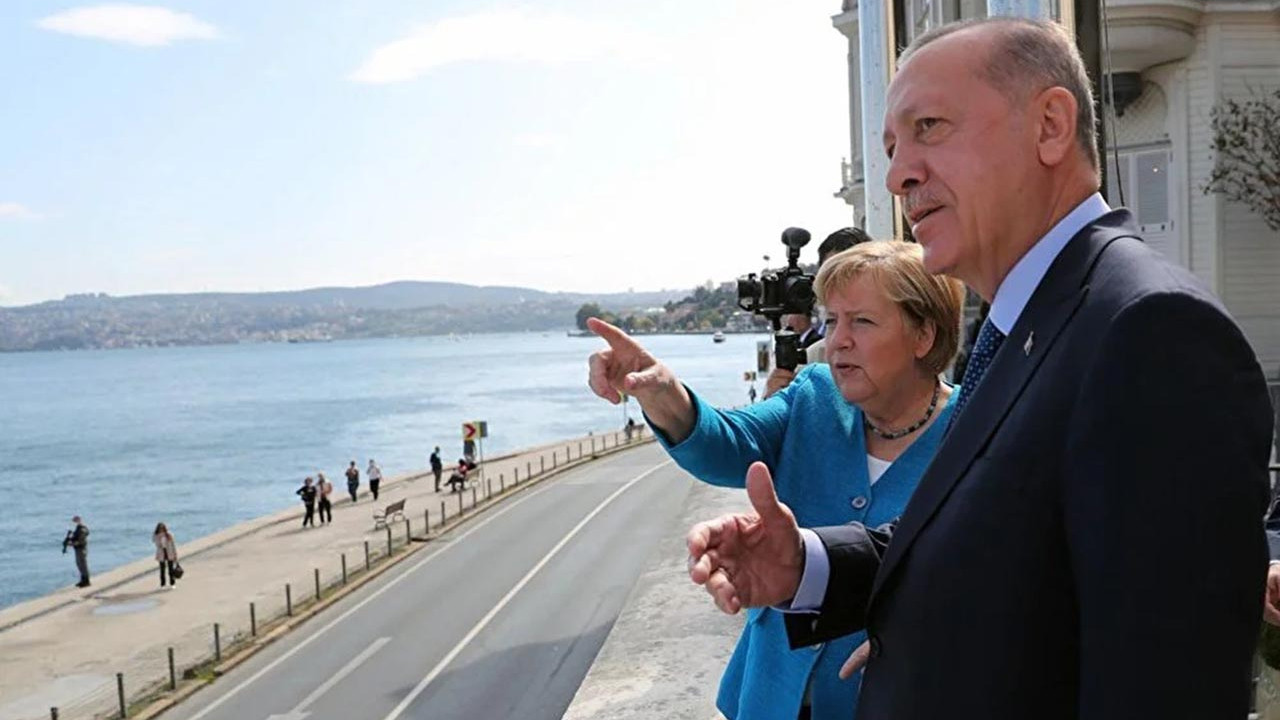 Veda ziyaretinde, Merkel ile Erdoğan'ın fotoğrafları dikkat çekti