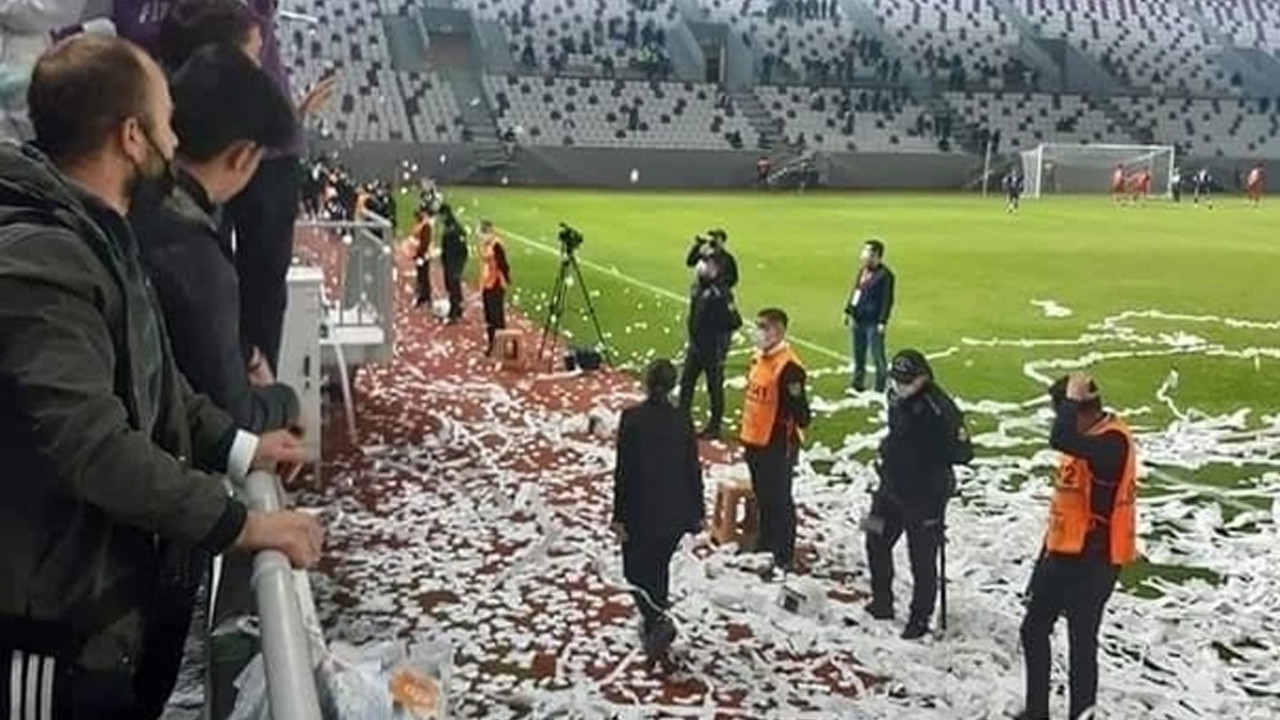 Ordu'da skandal görüntüler: Kur’an-ı Kerim sayfalarını sahaya fırlattılar