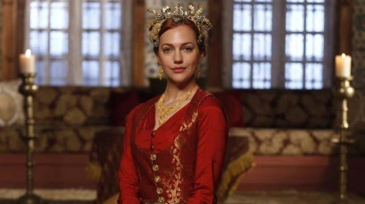 Meryem Uzerli küvette çırılçıplak poz verdi