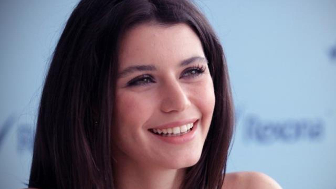 Dişlerini yaptıran Beren Saat'in hayranları ikiye bölündü