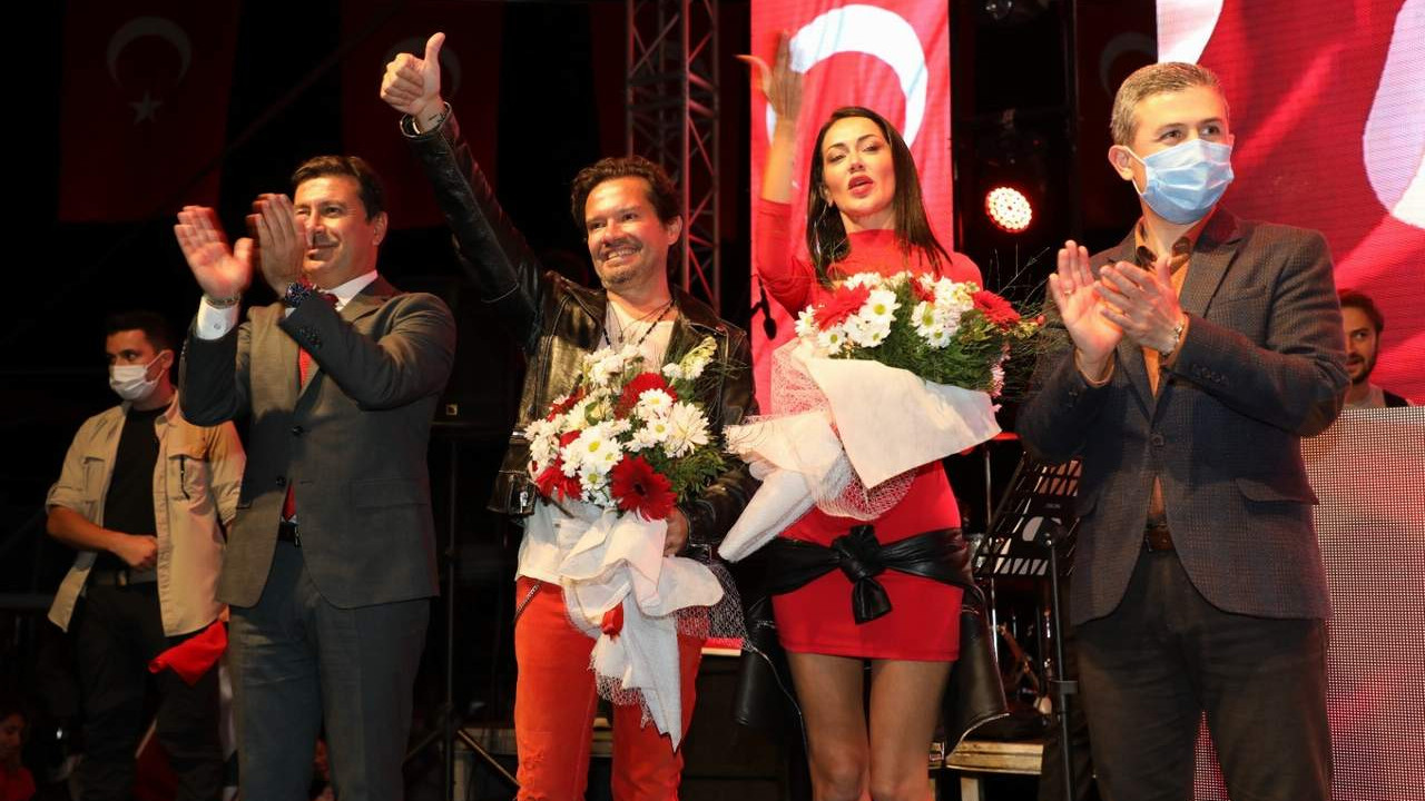 Bodrum meydanlarında Cumhuriyet coşkusu