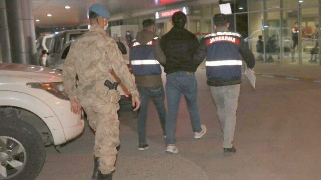 FETÖ firarileri İzmir’de yakalandı