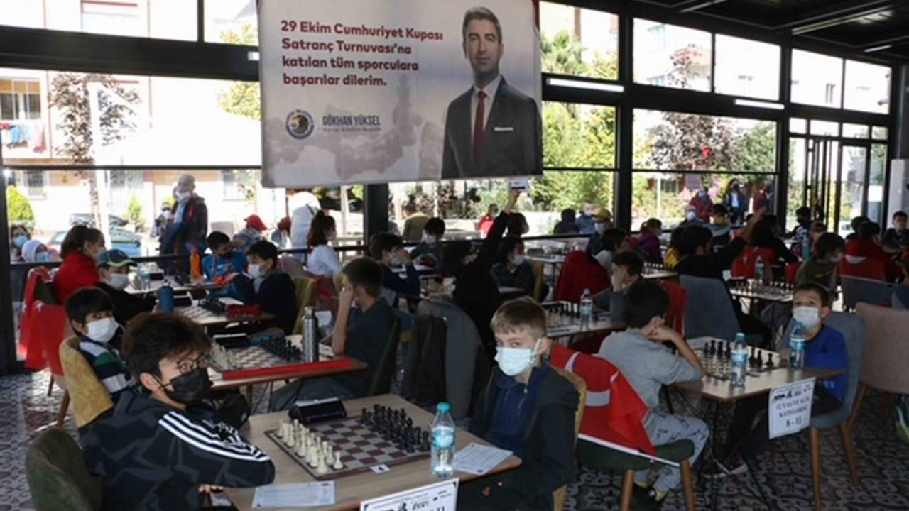 Kartal Belediyesi Cumhuriyet Kupası Satranç Turnuvası’nda hamleler yarıştı