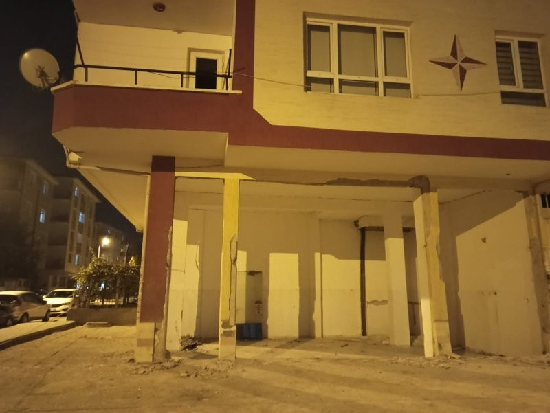 Ankara'da korku dolu gece! Bir apartman acilen tahliye edildi