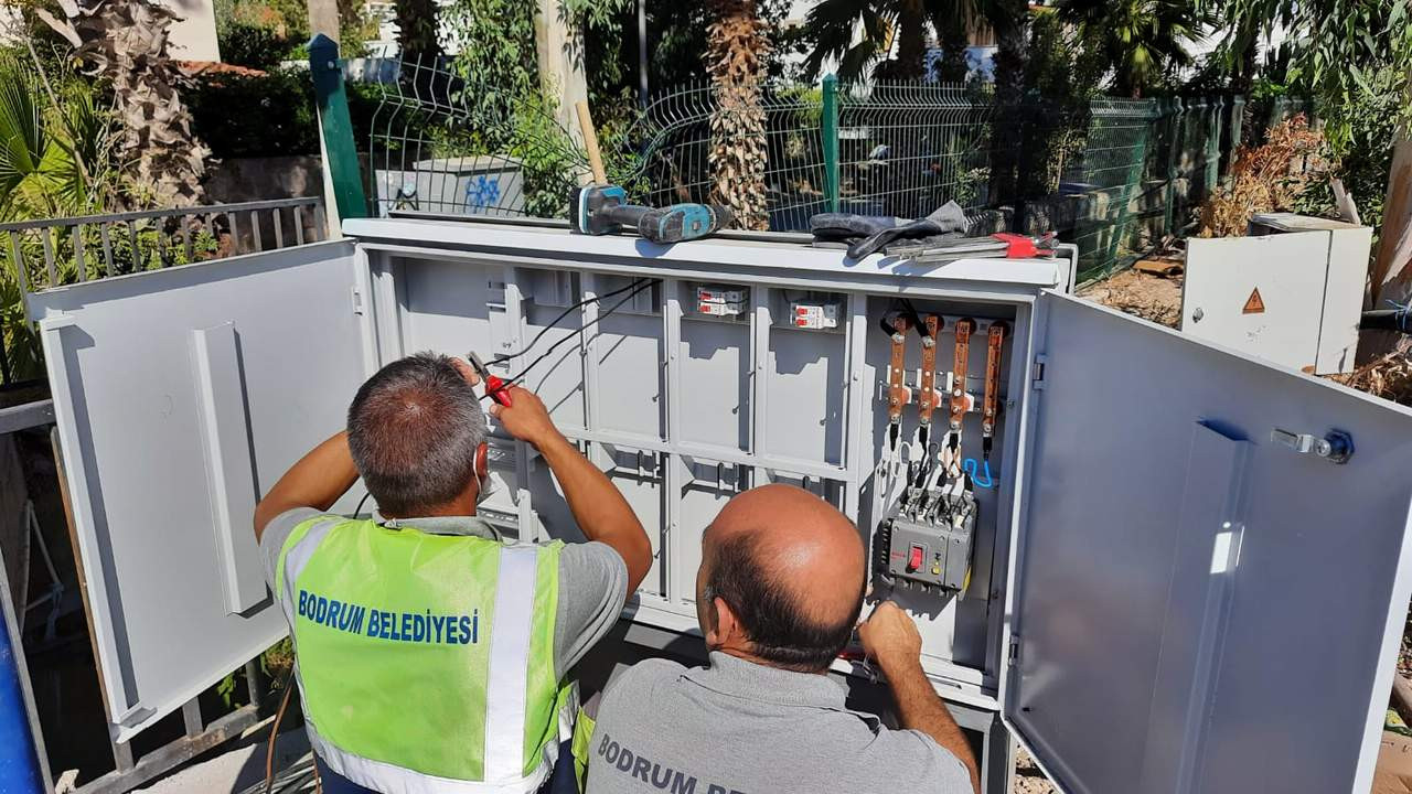 Bodrum Belediyesi elektrik ekipleri kesintisiz çalışıyor