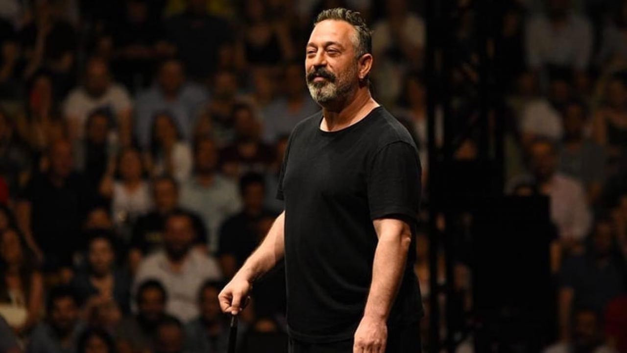 Cem Yılmaz'dan kafa karıştıran paylaşım: ''Dayanamıyorum artık''
