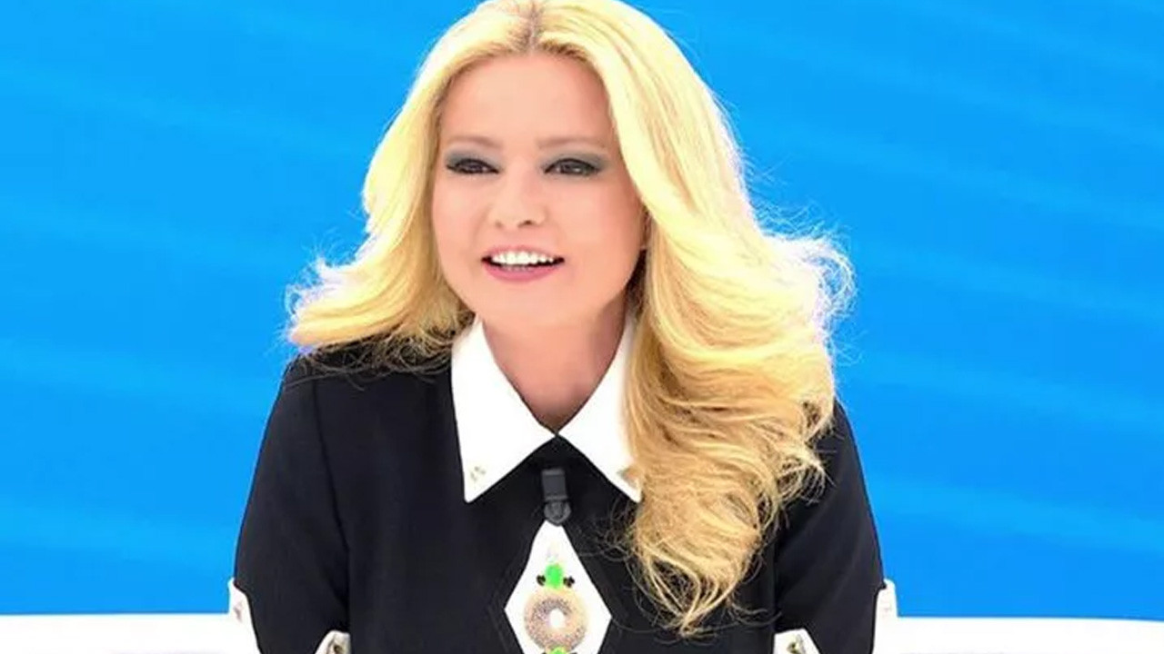 Müge Anlı siyahl elbisesi ile poz verdi