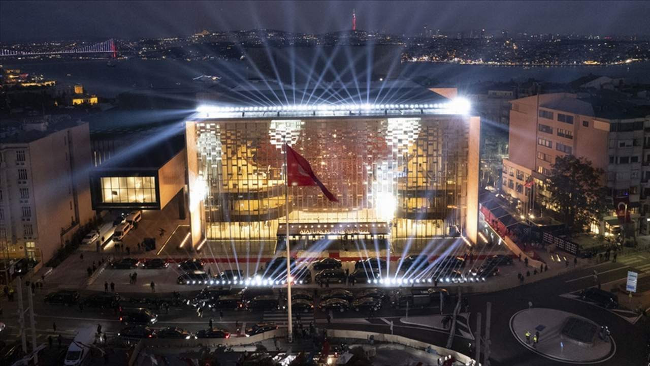 Yeniden inşa edilen Atatürk Kültür Merkezi'nde konser verecek isimler belli oldu