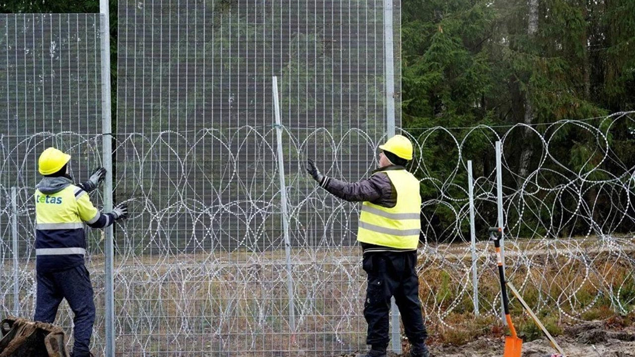 Litvanya sınıra 500 kilometrelik duvar örüyor