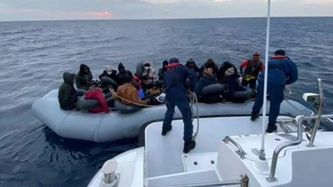 Türkiye Ege'de 115 kaçak göçmeni daha kurtardı