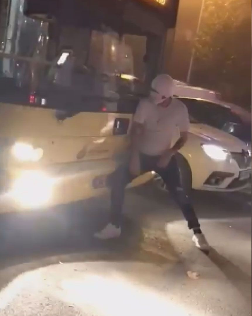 Omzuyla koca otobüsü durdurmaya çalıştı