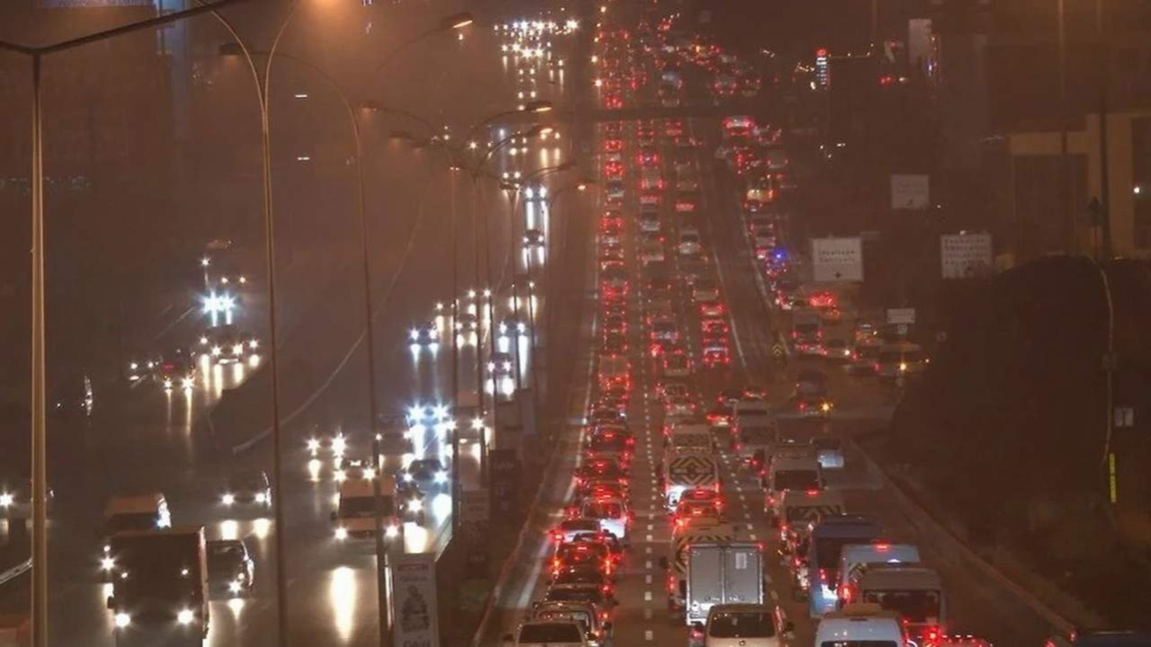 İstanbul'da trafik durma noktasında