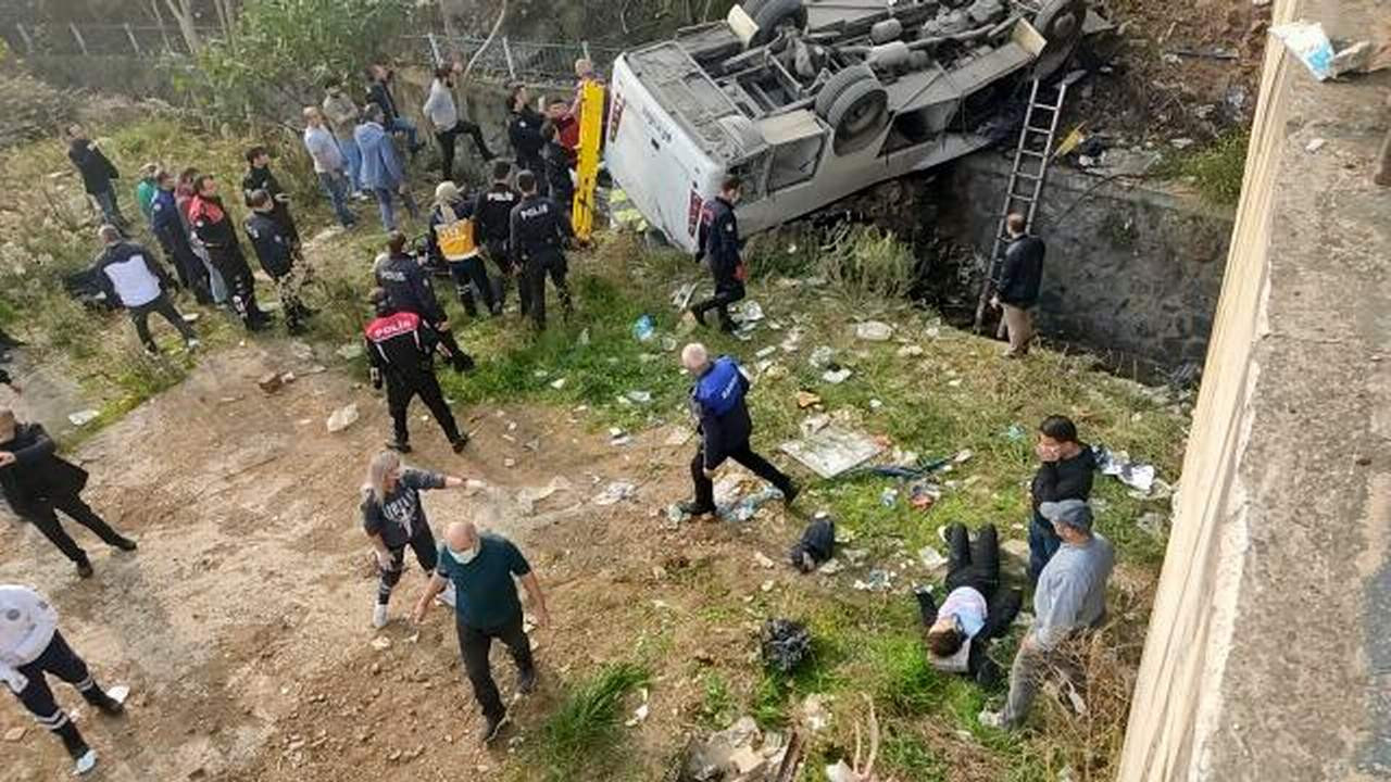 Öğrenci servisi dereye uçtu, ölü ve yaralılar var