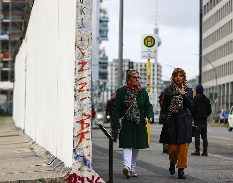 Berlin Duvarı'nın yıkılmasının üzerinden 32 yıl geçti ama... - Resim: 2