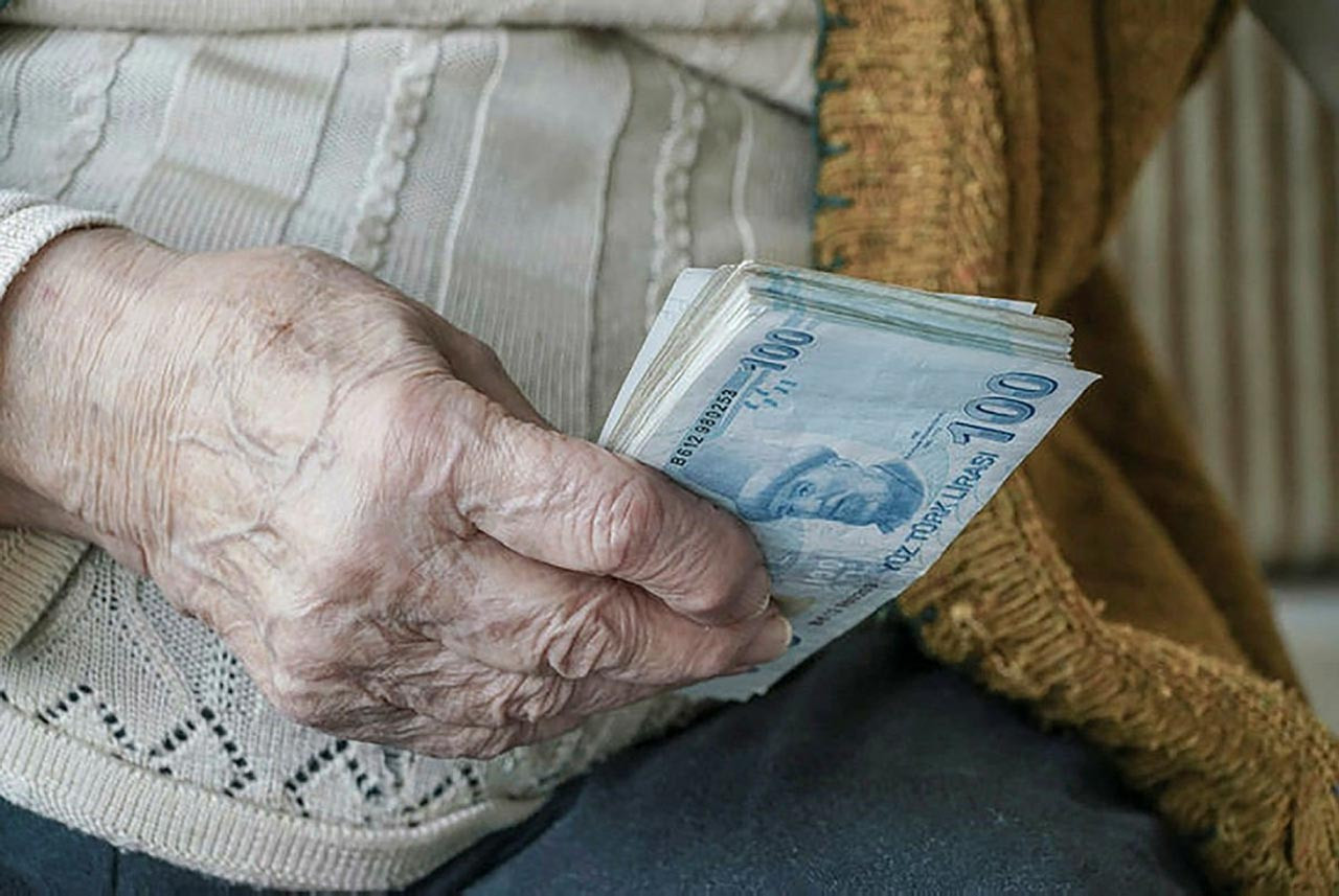 Emeklilerin ''zamsız'' bayram ikramiyesi ödemeleri başlıyor