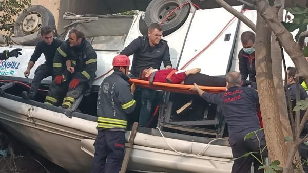 Öğrenci servisi dereye uçtu: Ölü ve çok sayıda yaralı var