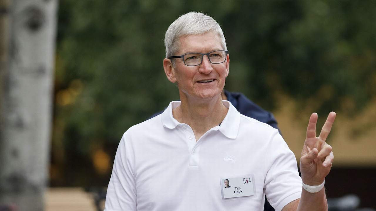 Apple CEO'su 99 milyon dolar ikramiye aldı, kıyamet koptu!