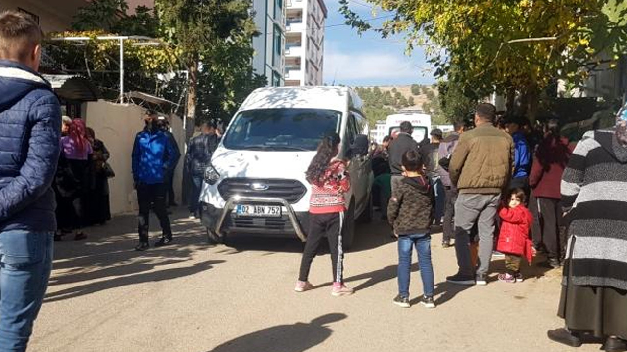 3 çocuk annesi kadın banyoda kendini astı