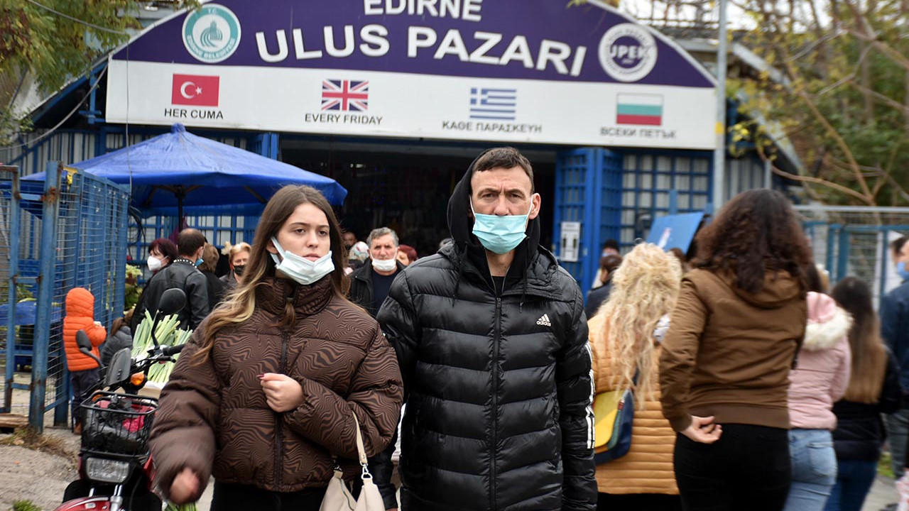 Komşu ülkelerden Edirne'ye akın: ''Kişi başı 500 euro harcıyorlar''