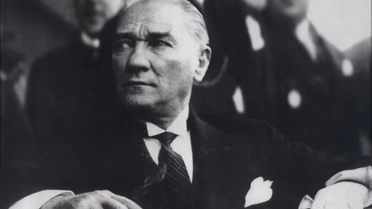 Atatürk'e bir çirkin saldırı daha