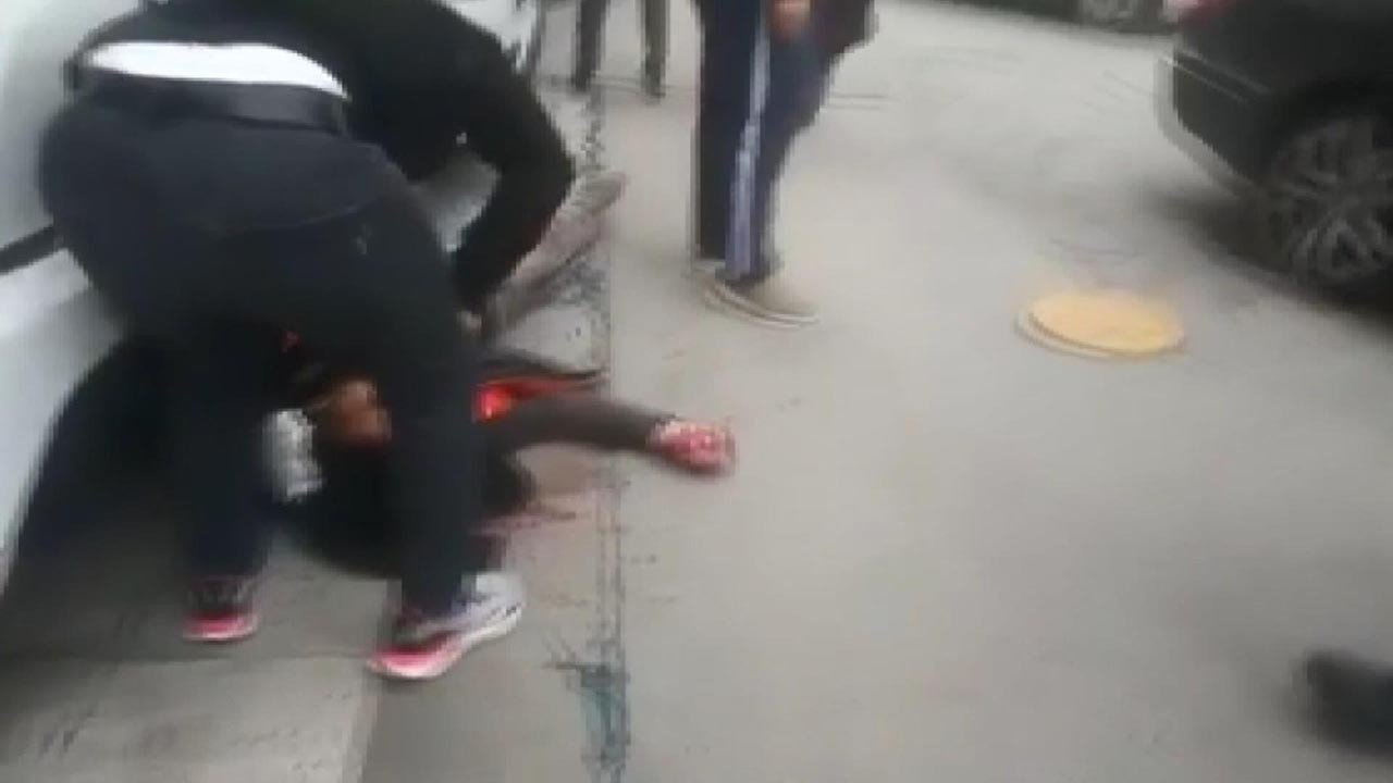 İstanbul'da korkunç olay! Çatı ile beraber uçtular
