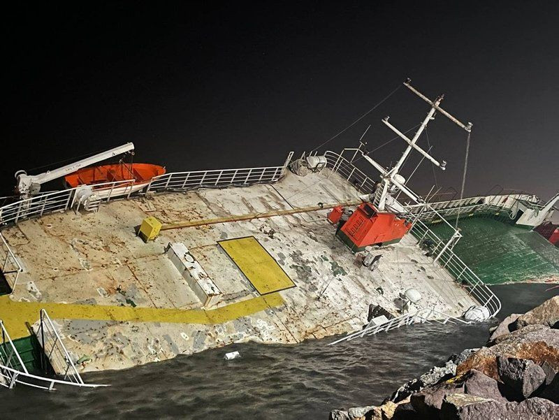 Fırtına İstanbul'da gemi batırdı! - Resim: 4