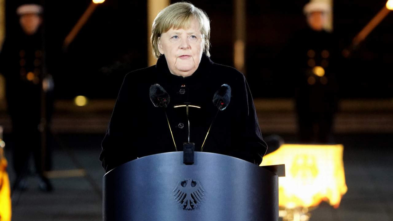Merkel'in gözyaşları... Böyle veda etti