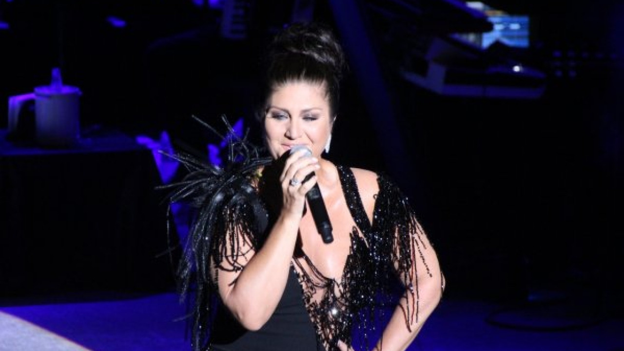 Sibel Can 1 gecede servet kazanacak