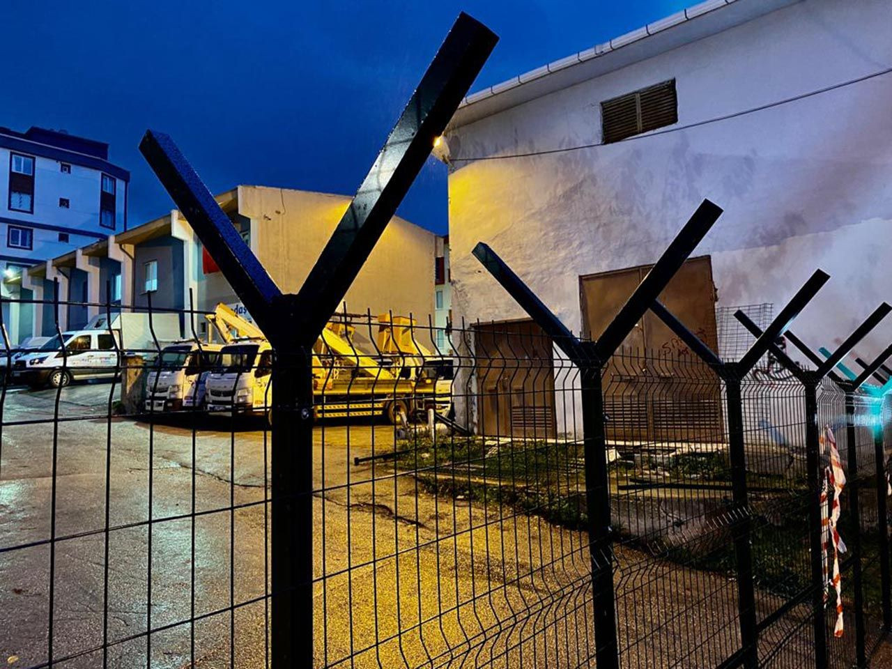 50 yıllık sokak tel örgüyle kapatıldı! Mahallede isyan var - Resim: 4