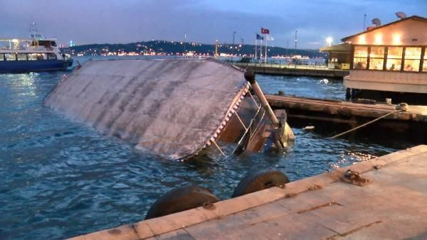 Lodos İstanbul Boğazı'nda tekne batırdı - Resim: 1