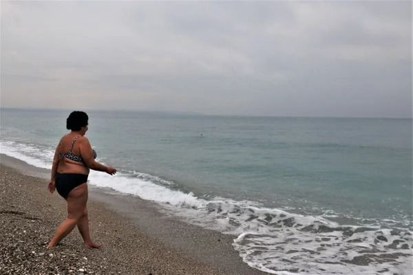Meteoroloji uyarmıştı: Antalya'da turistler denizin keyfini çıkardı - Resim: 4